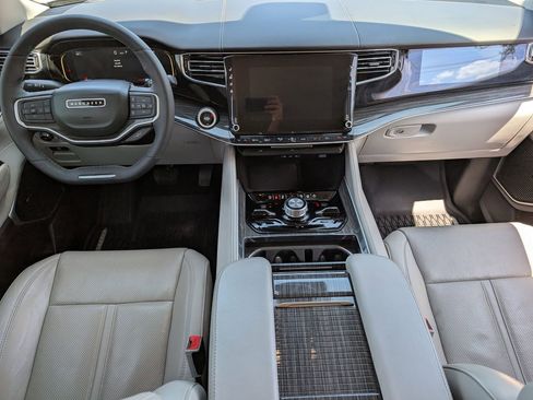 Used 2022 Jeep Wagoneer Series III AWD/4WD image 9