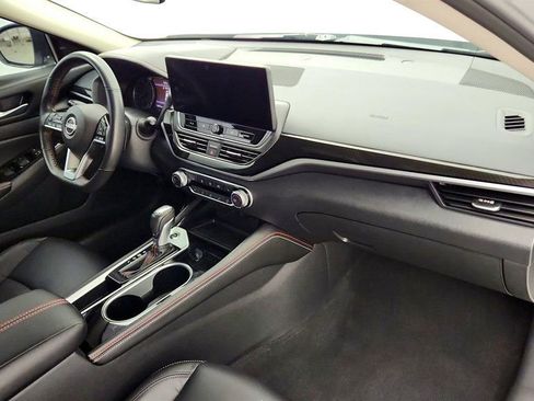 Used 2024 Nissan Altima 2.5 SR w/ SR Premium Package FWD image 25