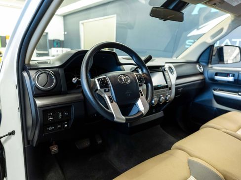 Used 2018 Toyota Tundra SR5 AWD/4WD image 10