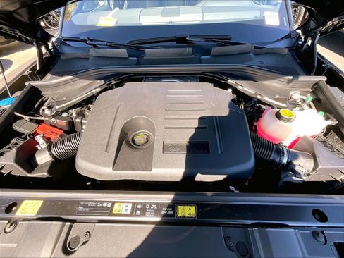 New 2026 Land Rover Range Rover Long Wheelbase SE AWD/4WD image 13