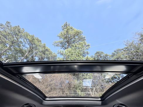 Used 2022 Chevrolet Equinox RS w/ RS Leather Package image 36