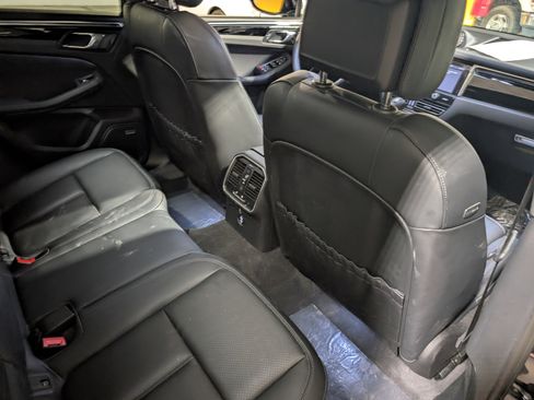 Used 2025 Porsche Macan image 22