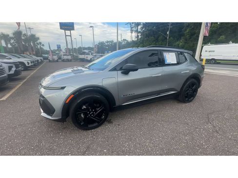 Used 2024 Chevrolet Equinox EV RS FWD image 6
