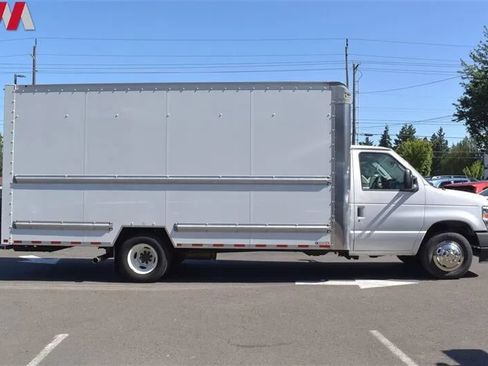 Used 2022 Ford E-350 and Econoline 350 Super Duty RWD image 6
