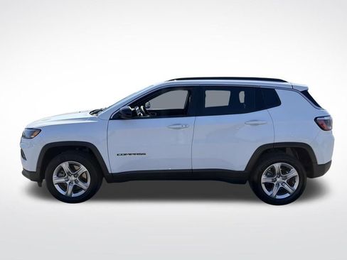 Used 2024 Jeep Compass Latitude image 3