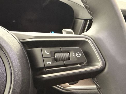 Used 2025 Porsche Cayenne image 23