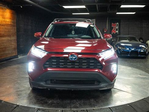 Used 2021 Toyota RAV4 XLE w/ Carpet Mat Package (TMS) image 4