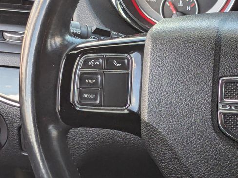 Used 2018 Dodge Grand Caravan SE image 17