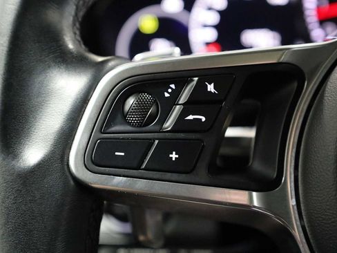 Used 2022 Porsche Cayenne image 27