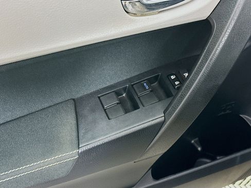 Used 2017 Toyota Corolla LE w/ Carpet Mat Package (TMS) FWD image 15