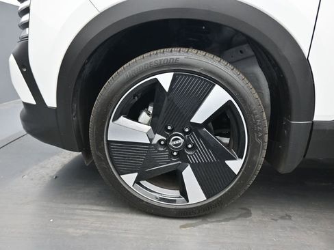 Used 2025 Nissan Kicks SR FWD image 46