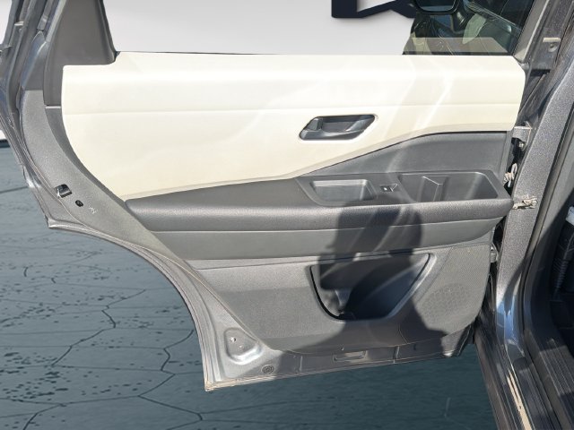 Used 2023 Nissan Pathfinder SV FWD image 16