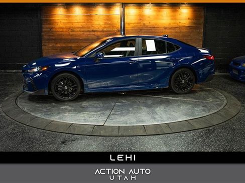 Used 2025 Toyota Camry SE image 1