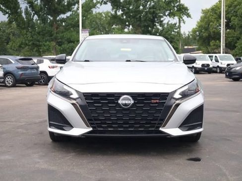 Used 2024 Nissan Altima 2.5 SR FWD image 3