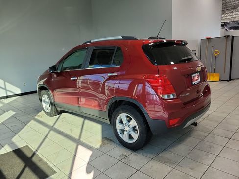 Used 2018 Chevrolet Trax LT w/ LT Convenience Package image 9