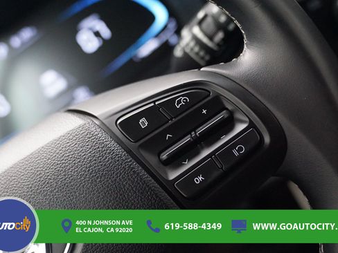 Used 2023 Hyundai Venue SEL w/ Cargo Package FWD image 21