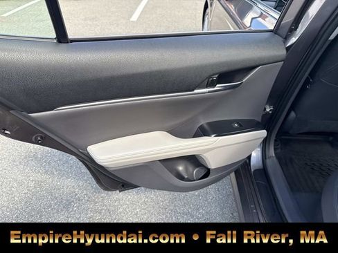 Used 2020 Toyota Camry XLE w/ Sunroof Package image 15