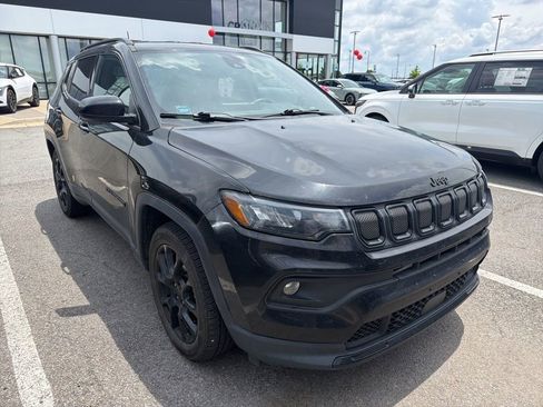 Used 2022 Jeep Compass Latitude FWD image 2