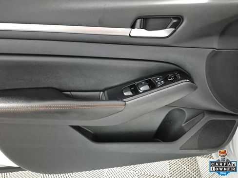 Used 2024 Nissan Altima 2.5 SR FWD image 15