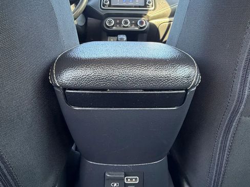 Used 2020 Nissan Versa S image 30