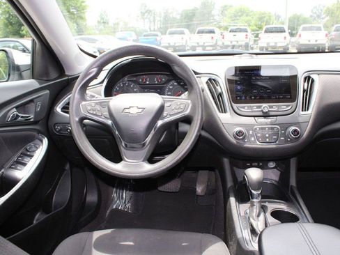 Used 2021 Chevrolet Malibu LT FWD image 16