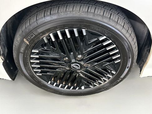 Used 2024 Nissan Leaf SV Plus image 11