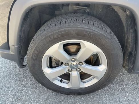 Used 2018 Jeep Compass Latitude w/ Cold Weather Group AWD/4WD image 10