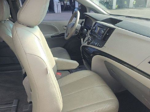 Used 2014 Toyota Sienna LE FWD image 7