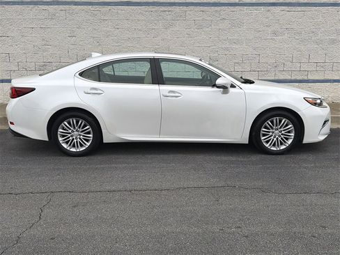 Used 2016 Lexus ES 350 w/ Premium Package w/Wood Trim image 8