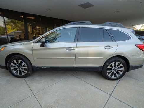 Used 2016 Subaru Outback 2.5i Limited AWD/4WD image 4
