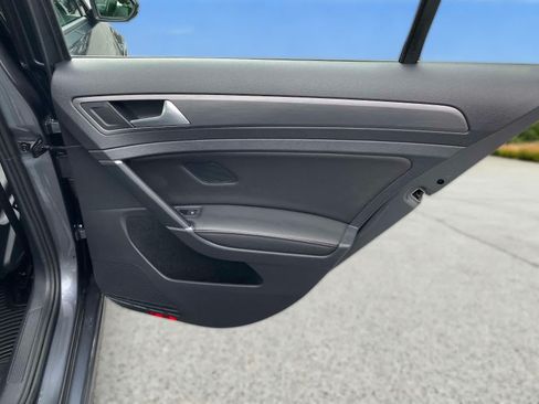 Used 2019 Volkswagen Golf SE w/ Driver Assistance Package FWD image 27