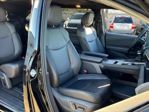 Used 2024 Toyota Sienna XLE Woodland Edition image 9
