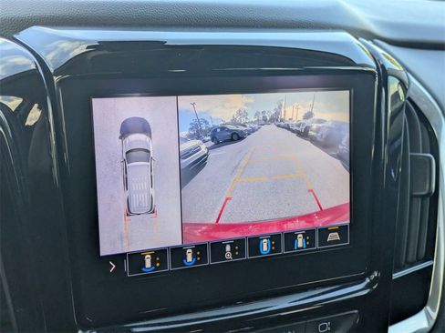 Used 2020 Chevrolet Traverse LT w/ LT Premium Package image 21