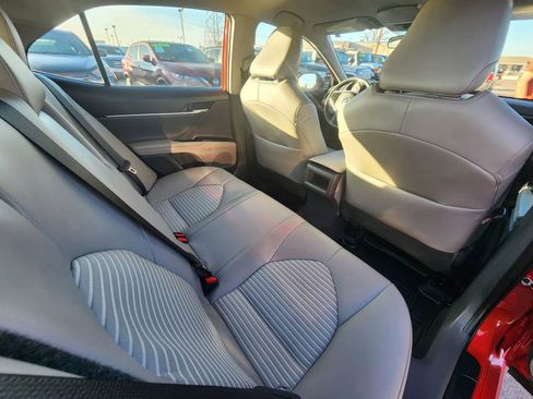Used 2020 Toyota Camry SE image 9