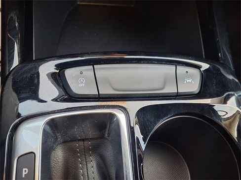 Used 2025 Chevrolet Trax LT w/ LT Convenience Package image 59