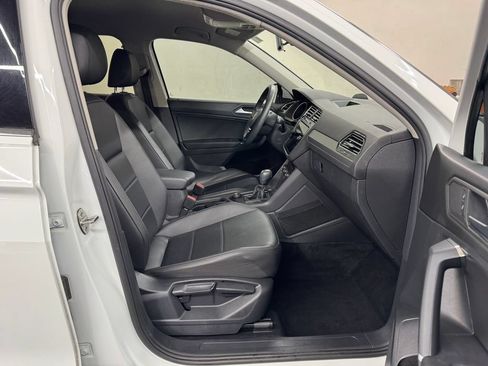 Used 2020 Volkswagen Tiguan SE AWD/4WD image 28
