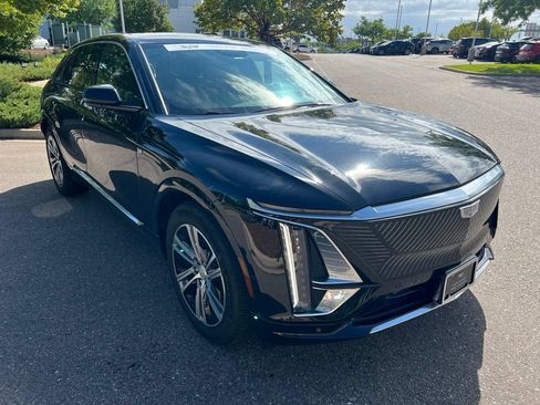 Used 2024 Cadillac Lyriq Luxury AWD/4WD image 7
