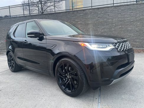 Used 2024 Land Rover Discovery S image 2