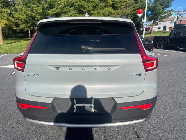 Used 2025 Volvo XC40 B5 Plus w/ Protection Package Premier AWD/4WD image 4