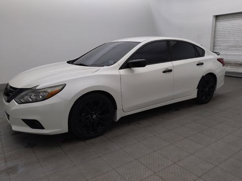Used 2018 Nissan Altima 2.5 SR w/ SR Midnight Edition FWD image 2