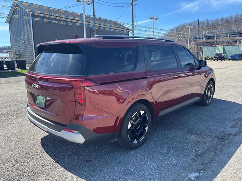 Used 2025 Kia Carnival EX image 47