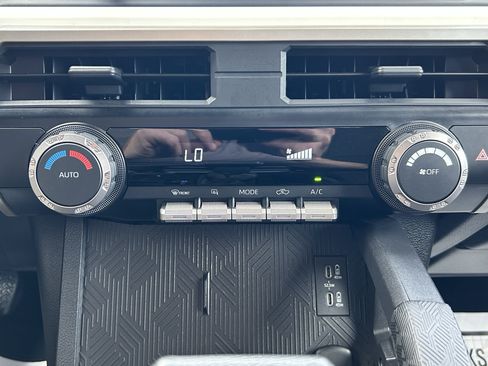 Used 2024 Toyota Tacoma TRD Off-Road AWD/4WD image 28