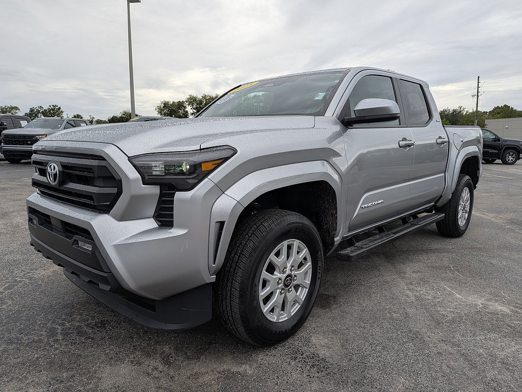 Used 2025 Toyota Tacoma SR5 AWD/4WD image 8