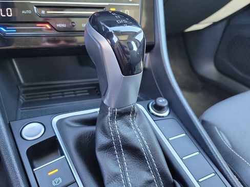 Used 2025 Volkswagen Jetta SE image 32