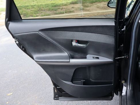 Used 2015 Toyota Venza LE image 24