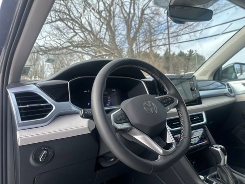 New 2026 Volkswagen Taos SE image 6
