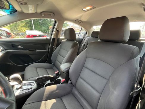 Used 2016 Chevrolet Cruze LT w/ Technology Package image 16