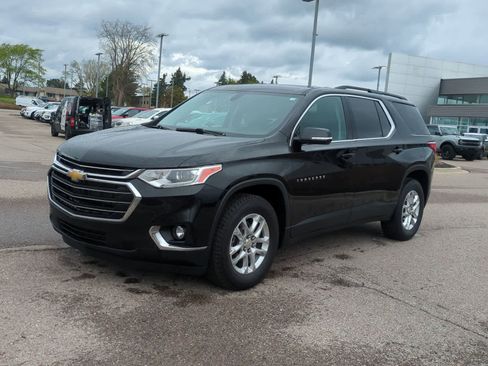 Used 2021 Chevrolet Traverse LT FWD image 4