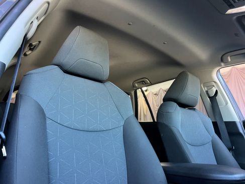 Used 2025 Toyota RAV4 XLE FWD image 18