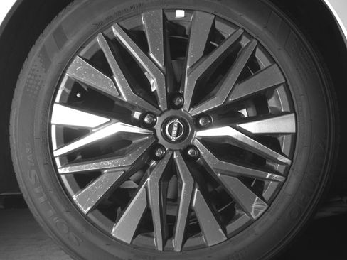Used 2025 Nissan Altima 2.5 SV FWD image 13
